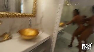 Amandha Fox and an endless squirt