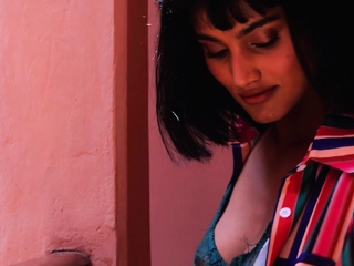 Indian beauty shows her fantastic curves