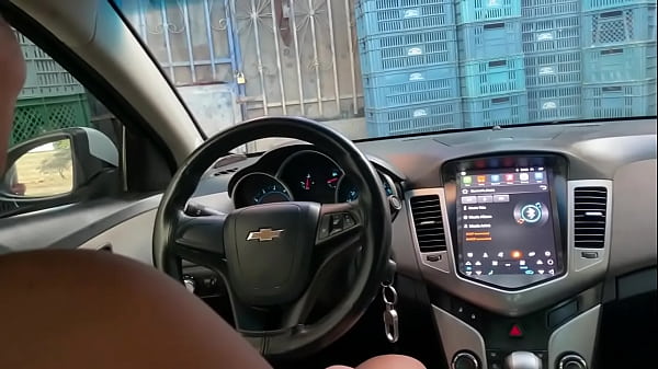 mando a lavar mi carro,no tengo dinero para pagarlo asi que le doy una buena follada a esa rica puta