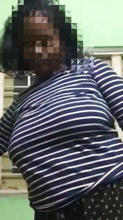 Desi Big Boobs Women Playing with her Big Breast and Nipples