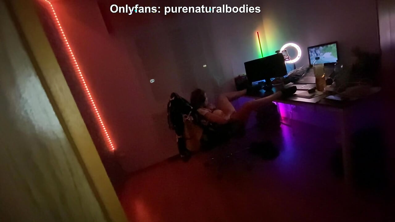 I caught her masturbating after her twitch stream