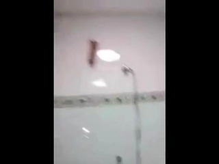 Desi girl bathing and cleaning under the pussy