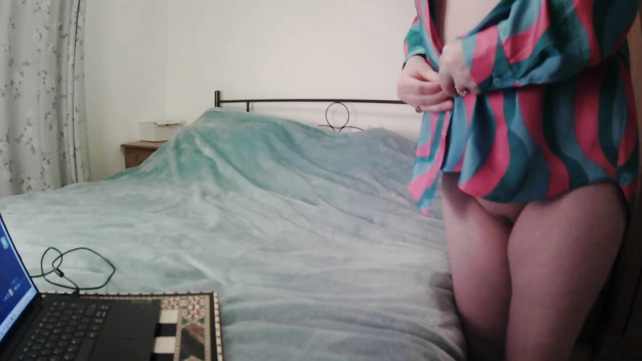 Wife in sexy silk shirt playing with big breasts on cam show