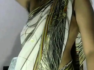 Indian Bhabhi’s Steamy Webcam Show in a Saree