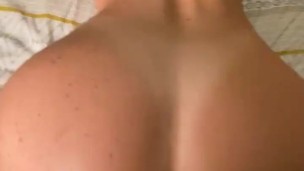 MON BEAU FILS BAISE MON CUL ET GICLE DIRECTEMENT DANS MA BOUCHE