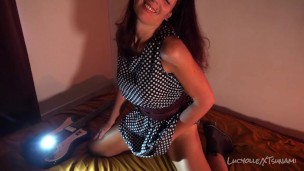 des Dr Martens, un jouet, une levrette qui claque, et beaucoup, beaucoup de plaisir…