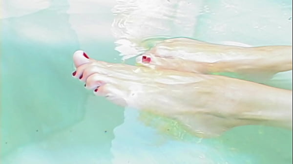 Aquajob – Busty Babe Sucks A Fat Cock And Gets Titfucked In A Hot Tub