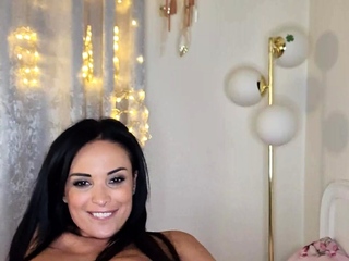 Big boob brunette masturbates on webcam