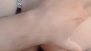 PUXANDO O FIO DENTAL PRO LADO E SOCANDO NA LOIRINHA GOSTOSA