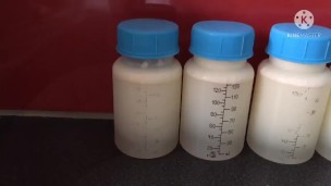 Lait frais du matin avec le tire lait